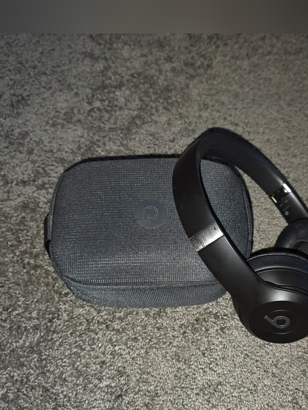Beats Solo4 Wireless Headphones in Matte Black